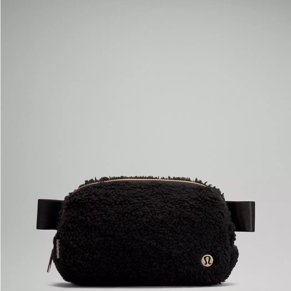 lululemon athletica Handbags - Lululemon Everywhere Belt Bag Fleece